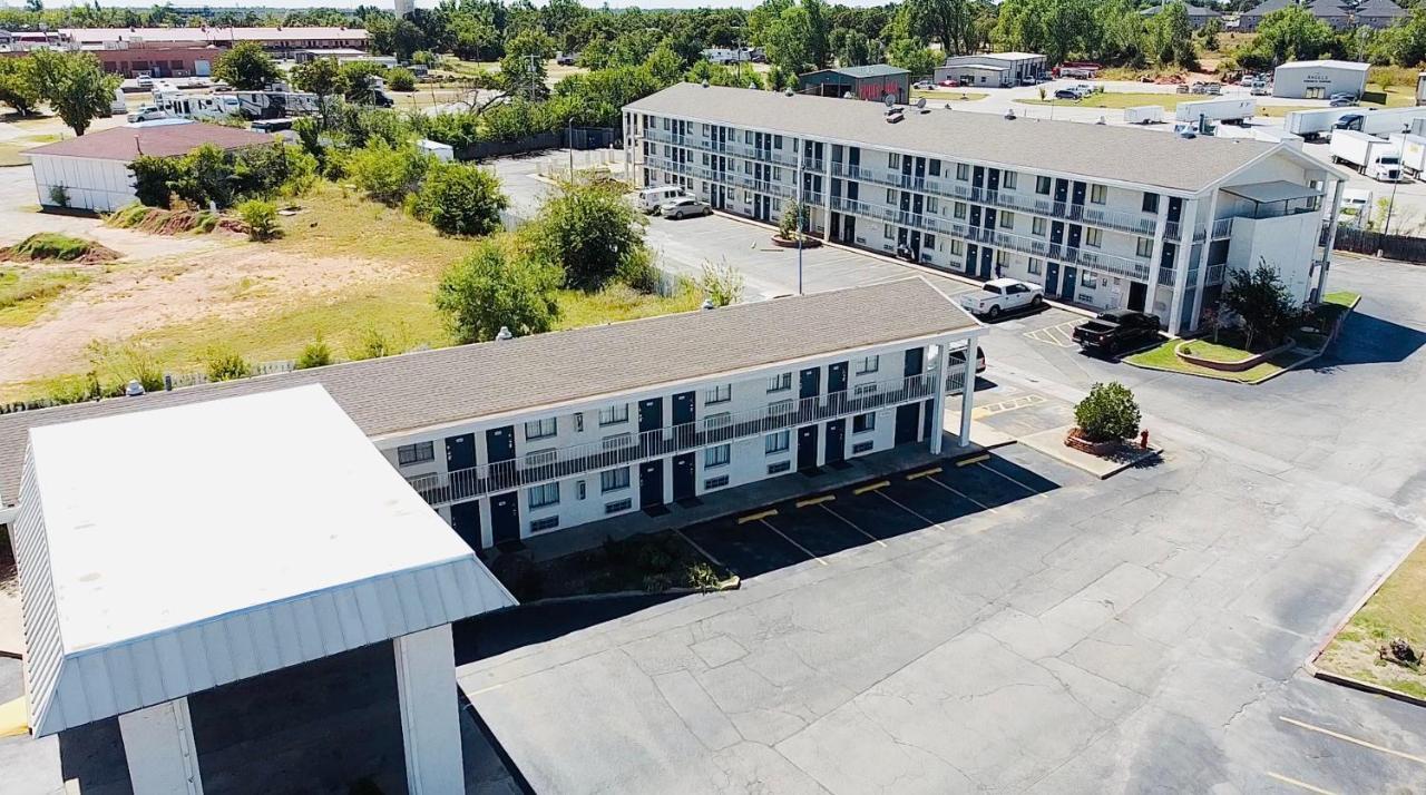 Economy Hotel Plus Оклахома Сити Екстериор снимка